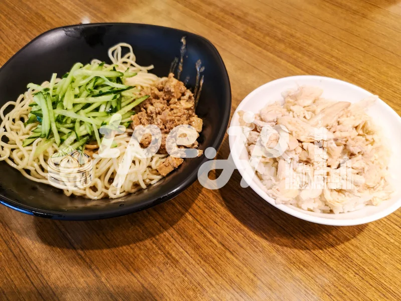 ジャージャー冷麺・鶏肉飯/芝香鶏肉飯/芝香涼面
